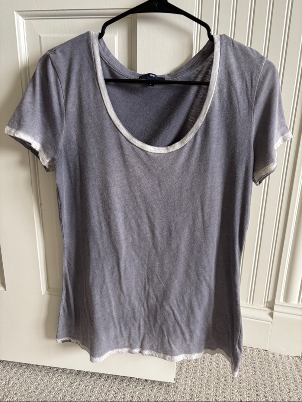 GAP Scoop Neck Short Sleeve Tee - Light Gray with White Trim Women’s Size Large